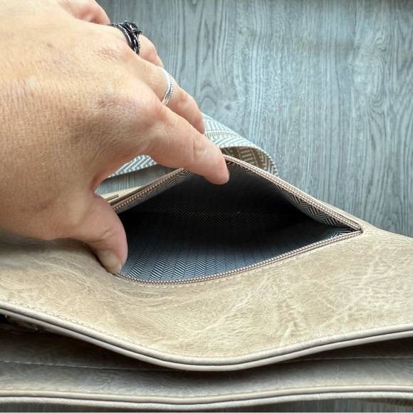 Viva Terry Vegan Crossbody Fashion Shoulder Bag Light Khaki - Picture 9 of 16